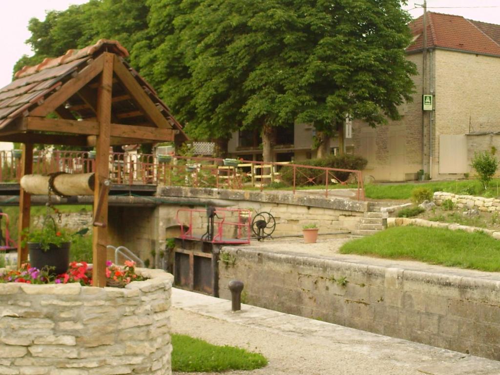 Hotel-Restaurant De L'Ecluse 79 Chassignelles Exteriör bild